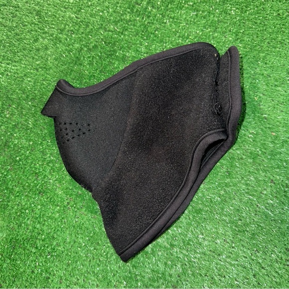 Serus Men’s Black Face Mask - Picture 2 of 3